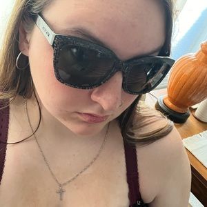 Meet your Posher, Della